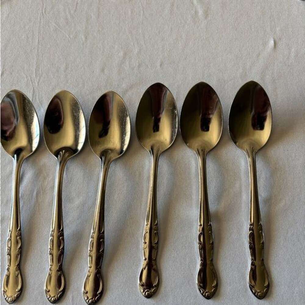 Oneida Elegant Stainless Spoon Set